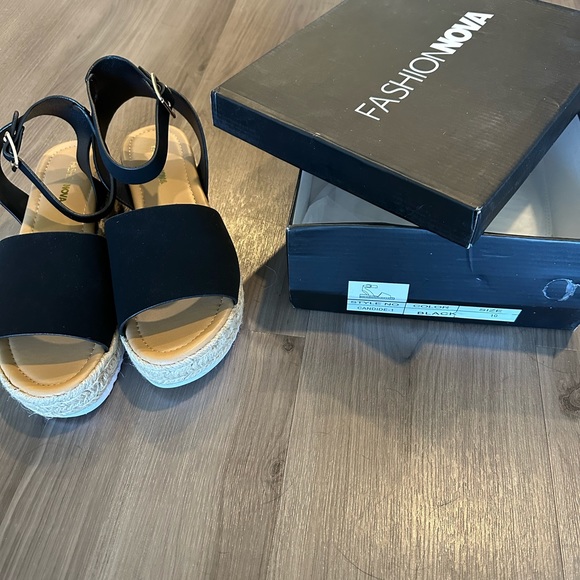 Black Sandals - Picture 5 of 7